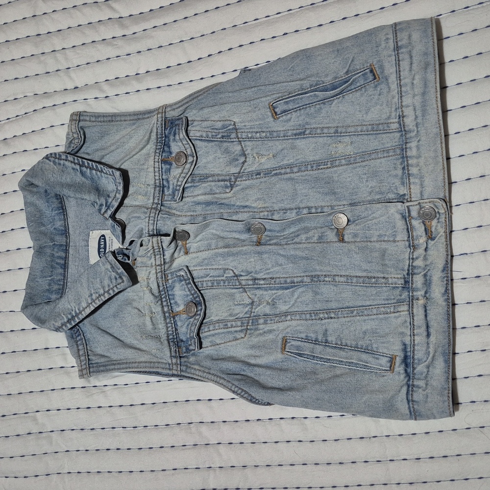 🌼4/$10 - Old Navy faded denim vest